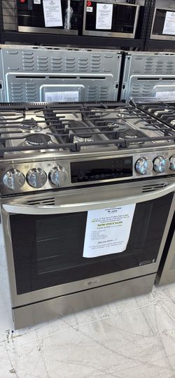OPEN BOX Gas Cooktop & Electric oven  LG Smart ProBake 30 in. Dual Fuel Range Was$3299