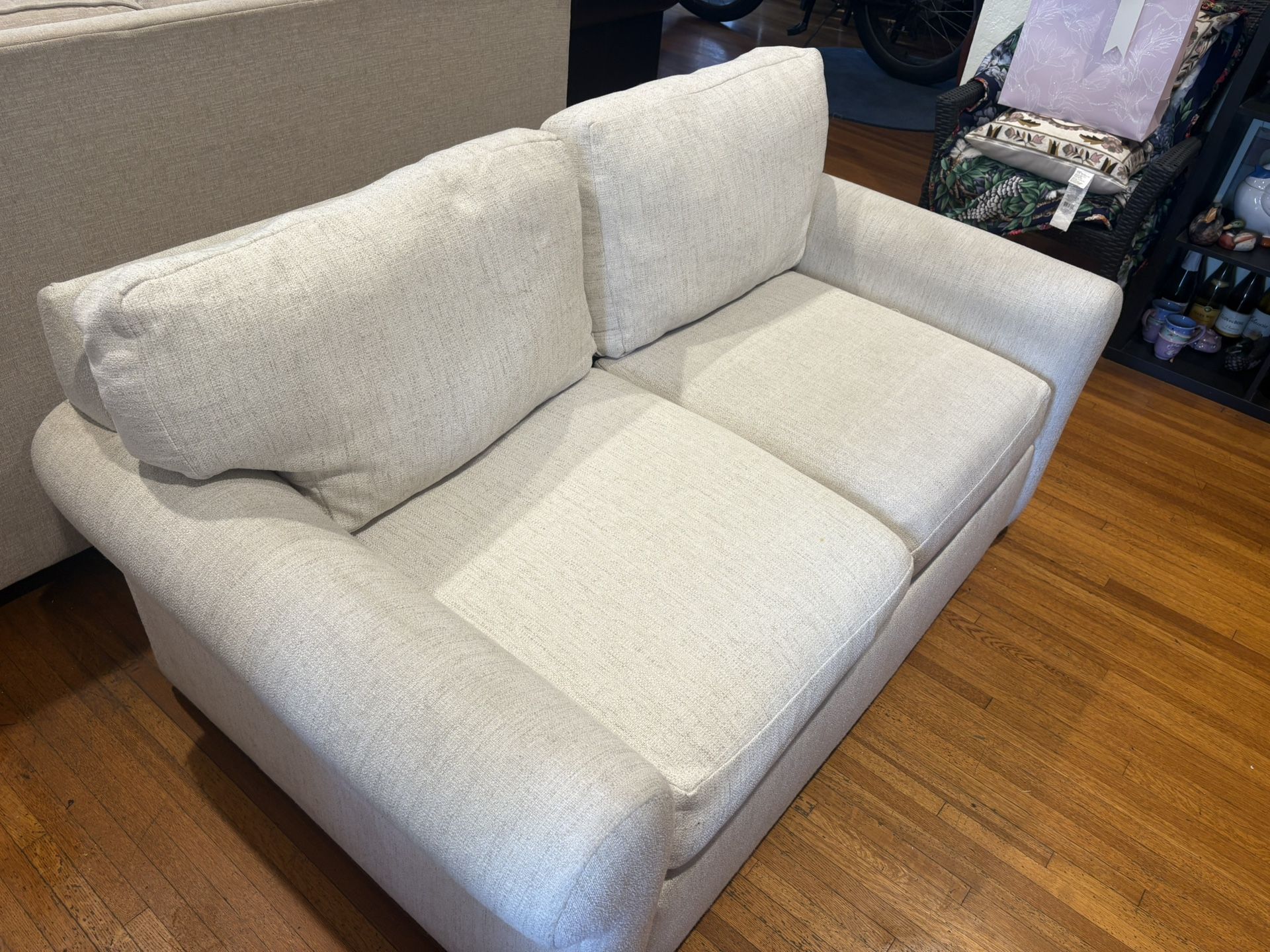 Fletcher loveseat by Franklin Furniture in Great condition.