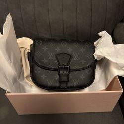 Louis Vuitton Montsouris Messenger PM