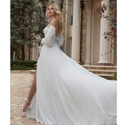 Wedding Dress NEW. Never Worn