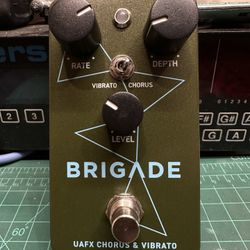 Universal Audio Brigade UAFX Chorus & Vibrato Effects Pedal Guitar FX