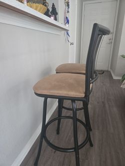 Bar Stool (Swivel)