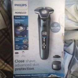 Phillips Norelco Shaver 7900 Sense