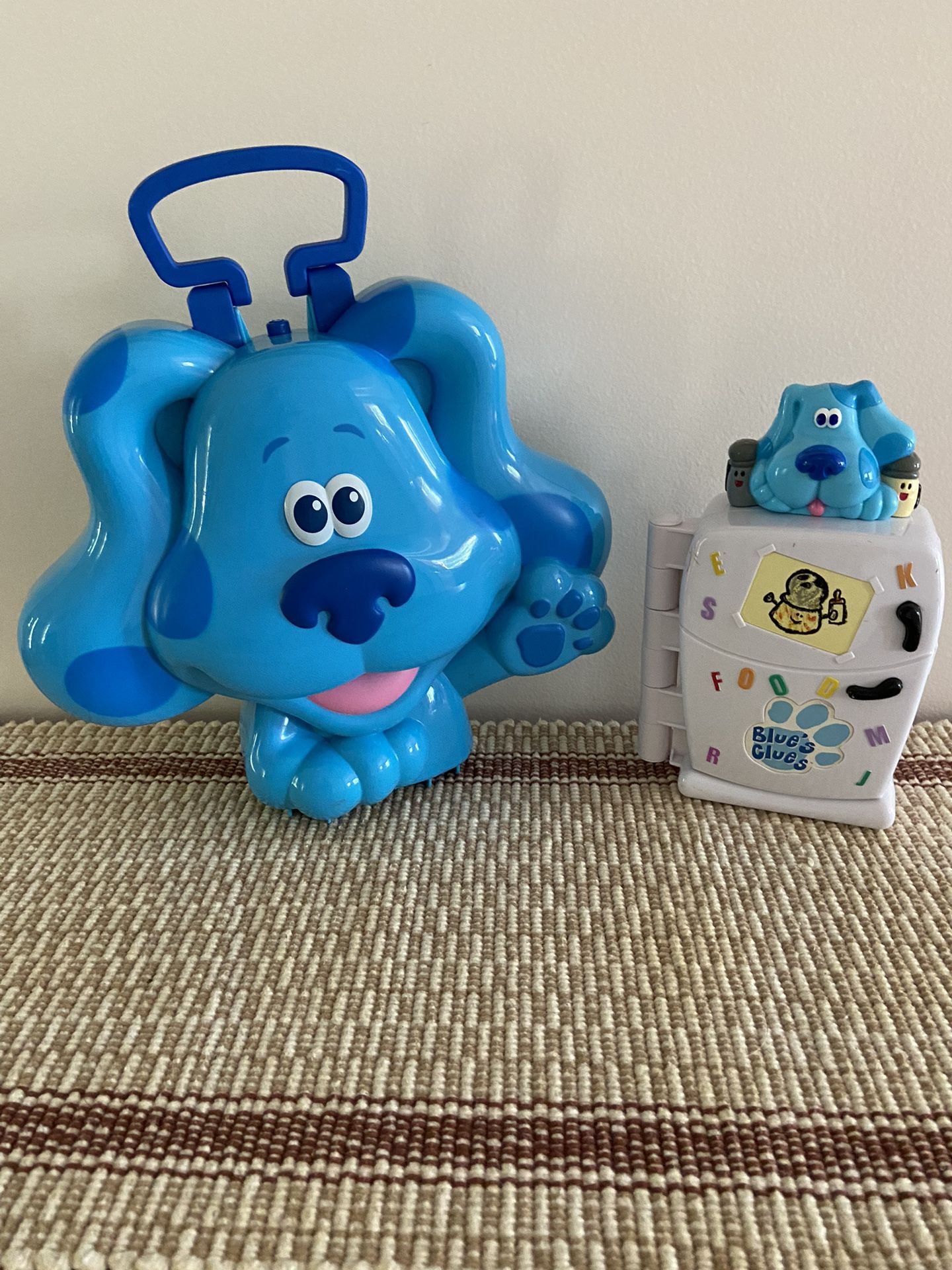 Vintage Blue’s Clues Refrigerator/ Carry Case with 5 figures