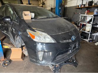 Parting out 2014 Toyota Prius