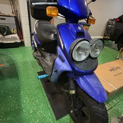 2005 Yamaha Zuma Scooter