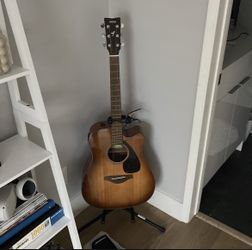 Yamaha Acoustic Guitar W Stand