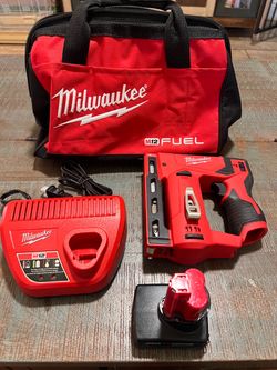M12 FUEL 12-Volt Lithium-Ion Brushless Cordless 3/8 in. Crown Stapler
