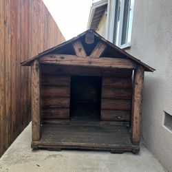 Cabin Style Dog house