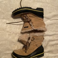 Size 6, Brand JBU, (Brown, Black Yellow)