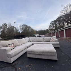 Massive Ashley Sectional W/Ottoman