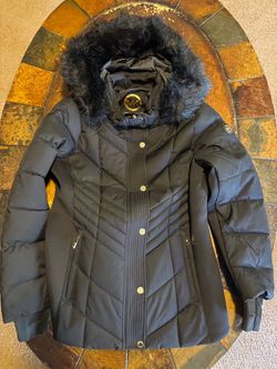 Stylish Michael Kors puffer jacket in black, size medium.