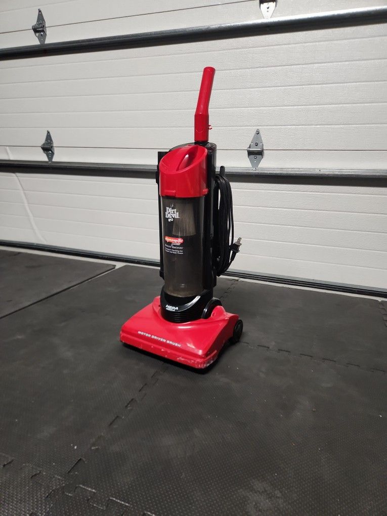 Vacuum Cleaner - Wired; Bagless