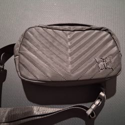 simple black fanny pack 
