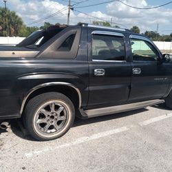 05 Cadillac Escalade Ext 