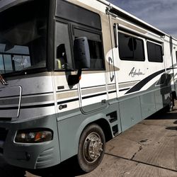 2004 Winnebago Adventurer 33V