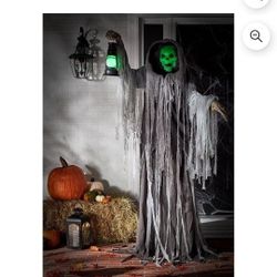 ♥︎ NEW ♥︎ Towering (76") Animated,  Talking Phantom W/Lantern; Indoor/Outdoor; Animated Excellent Spooky  👻  Addition To any Haunted House or HALLOWE