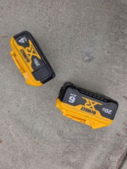 Dewalt batteries , for parts, DON'T WORK (no cargan so no sirven )(para arreglar)