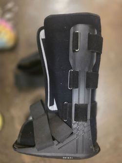 Medical boot size small women size 7 to 8