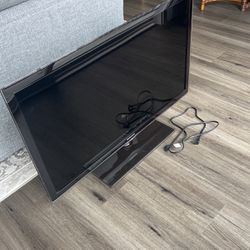 40-inch Samsung TV