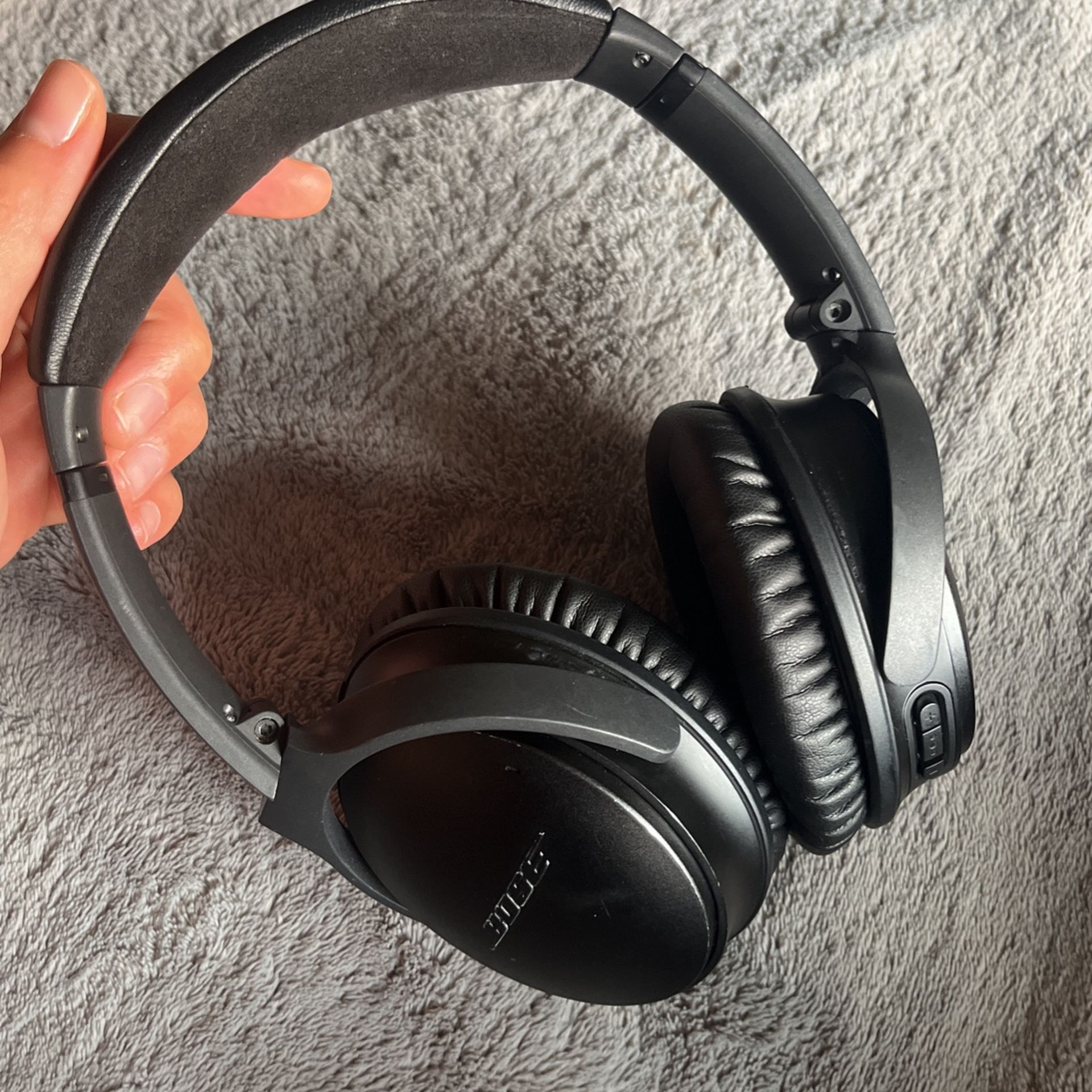 Black Bose Quiet Comfort Headphones