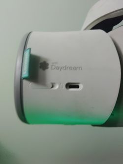 Lenovo Standalone VR Headset With Daydream 