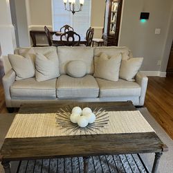 Beautiful Living Room Couch And 2 Oversized Chairs