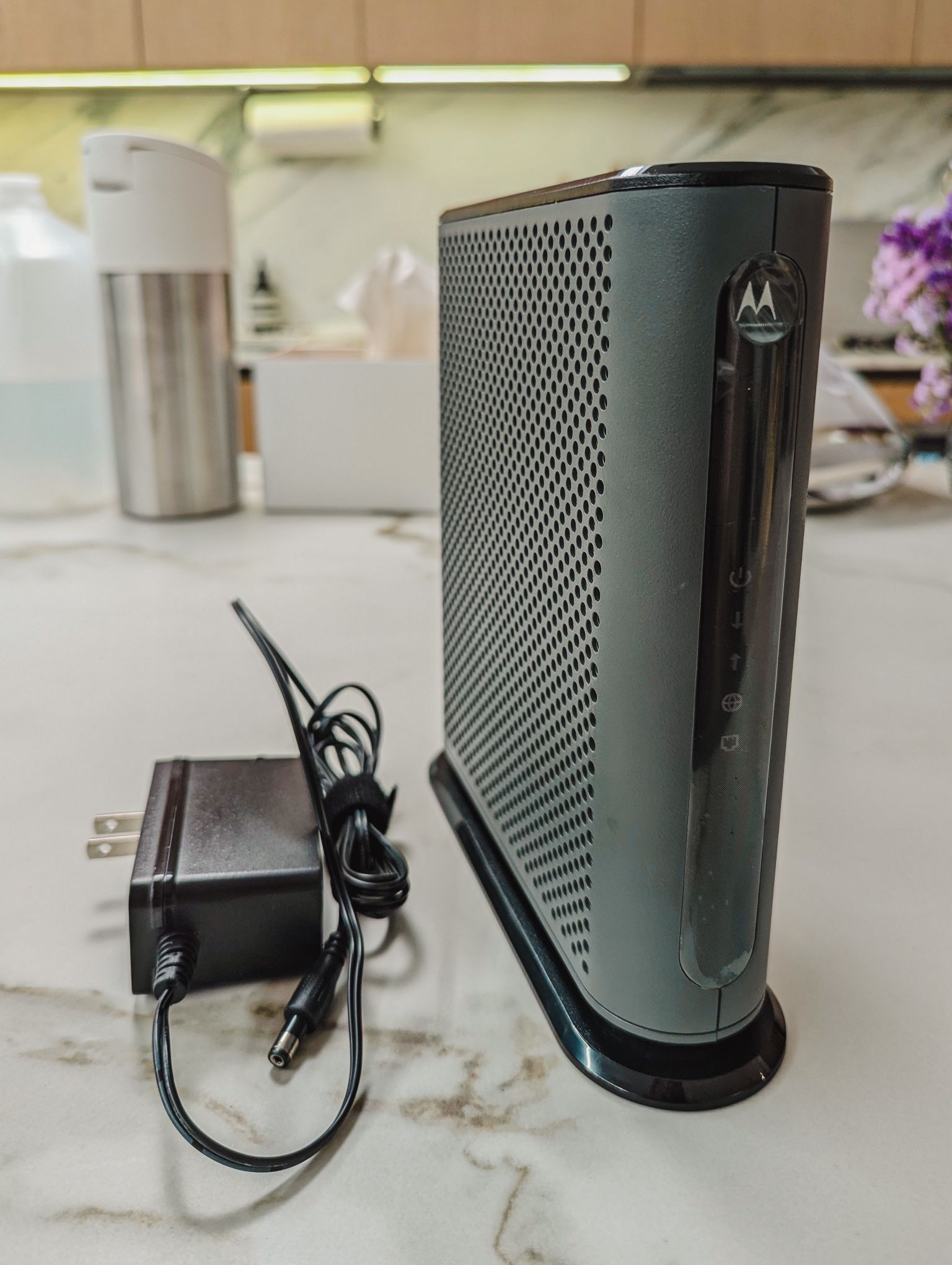 Motorola MB8611 DOCSIS 3.1 Multi-Gig Cable Modem | Pairs with Any WiFi Router