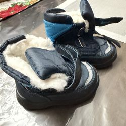Kids Snow Boots Size 22 Or 6
