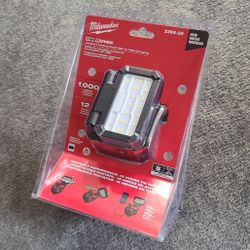 Milwaukee M18 18V Lithium Cordless 1000 Lumens ROVER Compact Folding Flood Light w/USB Charging(NEW)