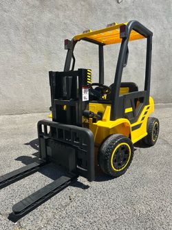 Hyper Toys 12-Volt Forklift Ride-On