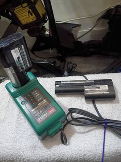 Makita 2 batteries and charger