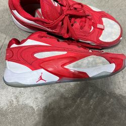Basketball shoes
