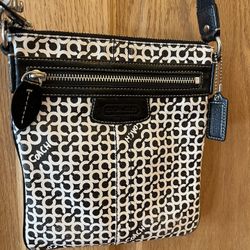 Cute Great Condition Cross Body Coach Purse ! 