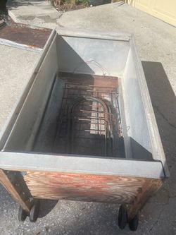 Pig roasting box