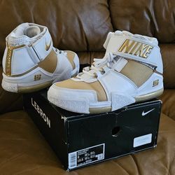 Men's Nike Lebron Zoom 2 Maccabi Gold White Leather Designer Sneakers Size 9