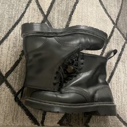 Doc Martens Mono Sz8.5