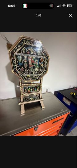 vintage side table made in egypt in very good condition and it’s foldable for easy storage and hand made