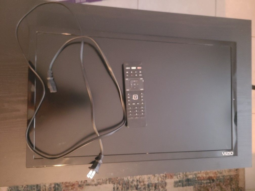 21 Inch Vizio TV Metal Swivel Mount W/ Remote