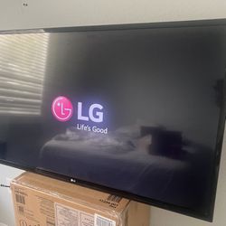 42 inch LG TV w/ FREE TV Wall Mount 