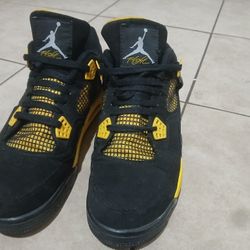 Air Jordan 4  " Thunder"