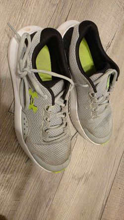 Under Armour shoes youth 7