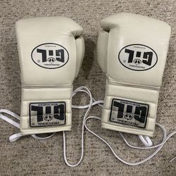 GIL Boxing Gloves 18oz Lace Up