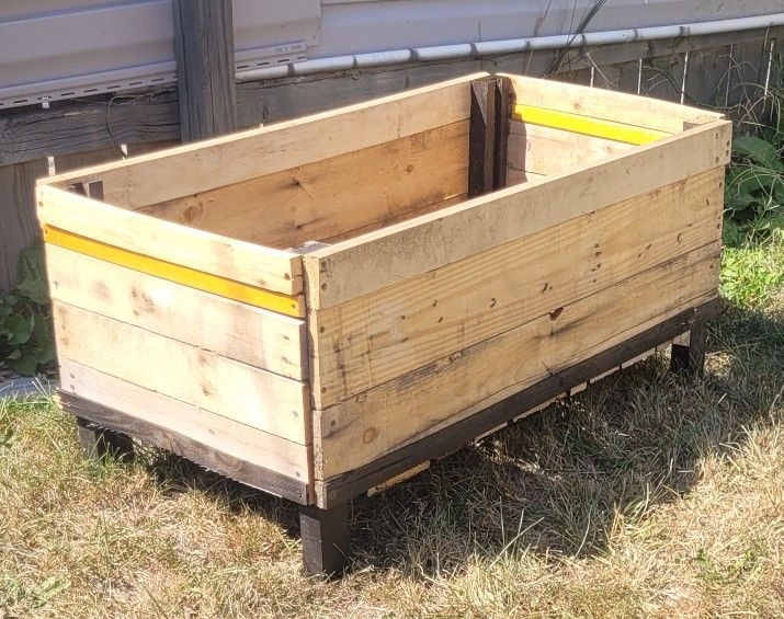 RAISED WOODEN PLANTER BOX