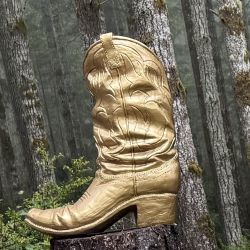 🔥 Giant Gold Boot Sculpture – 22” Tall – Unique Statement Decor