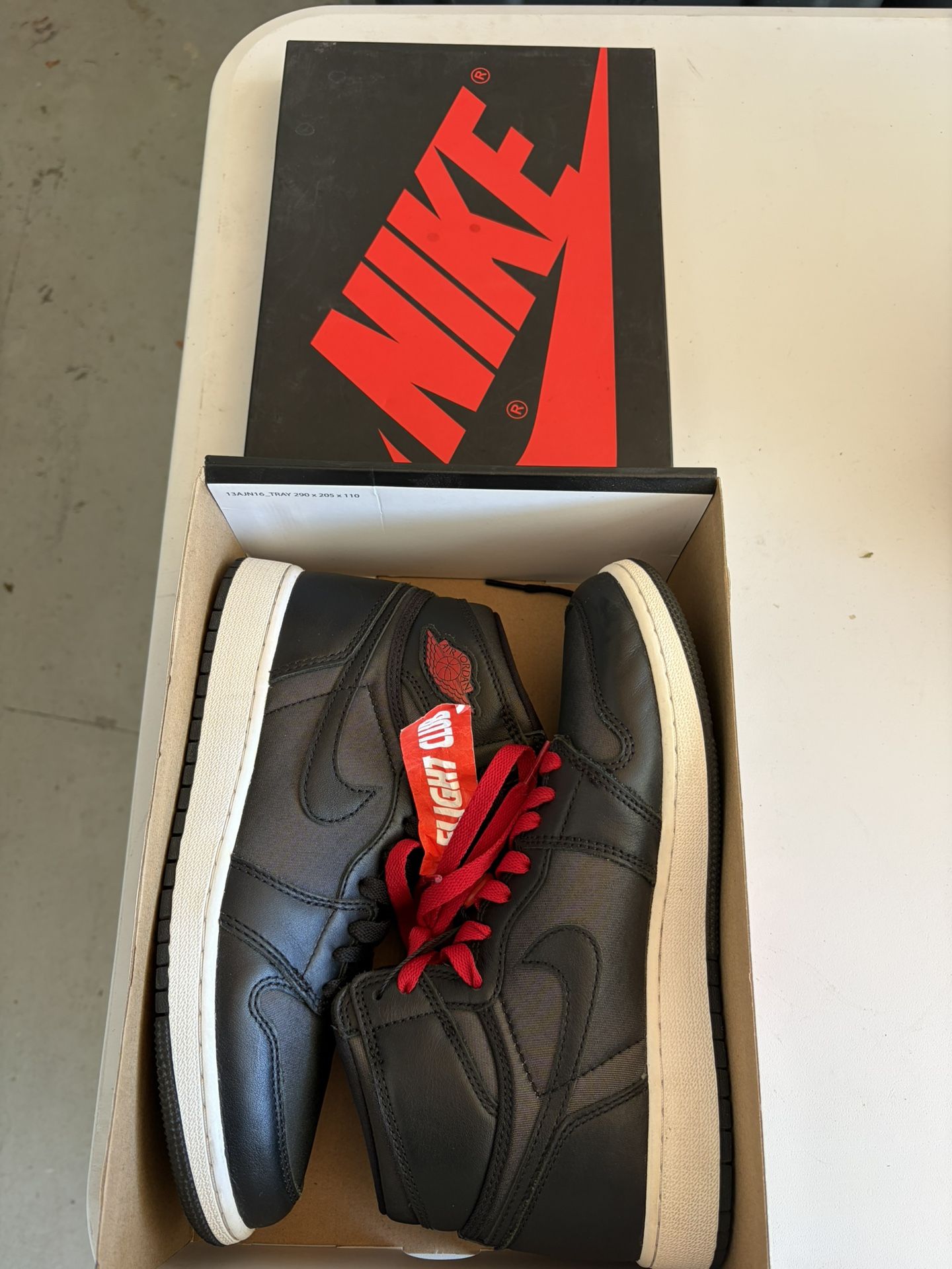 Men’s Air Jordan 1  retro, high, red and black and white