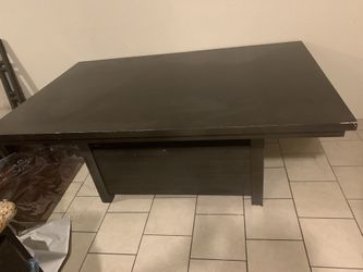 Se Vende Mesa Con Sus sillas En buenas Condiciones  Solo Personas Interesadas  Mandar Un Texto