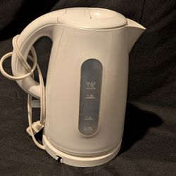 Mainstays 1.7-Liter Plastic Electric Kettle