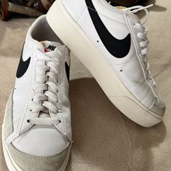 Nike womens sise 8.5 $20 . Pick up only 76114