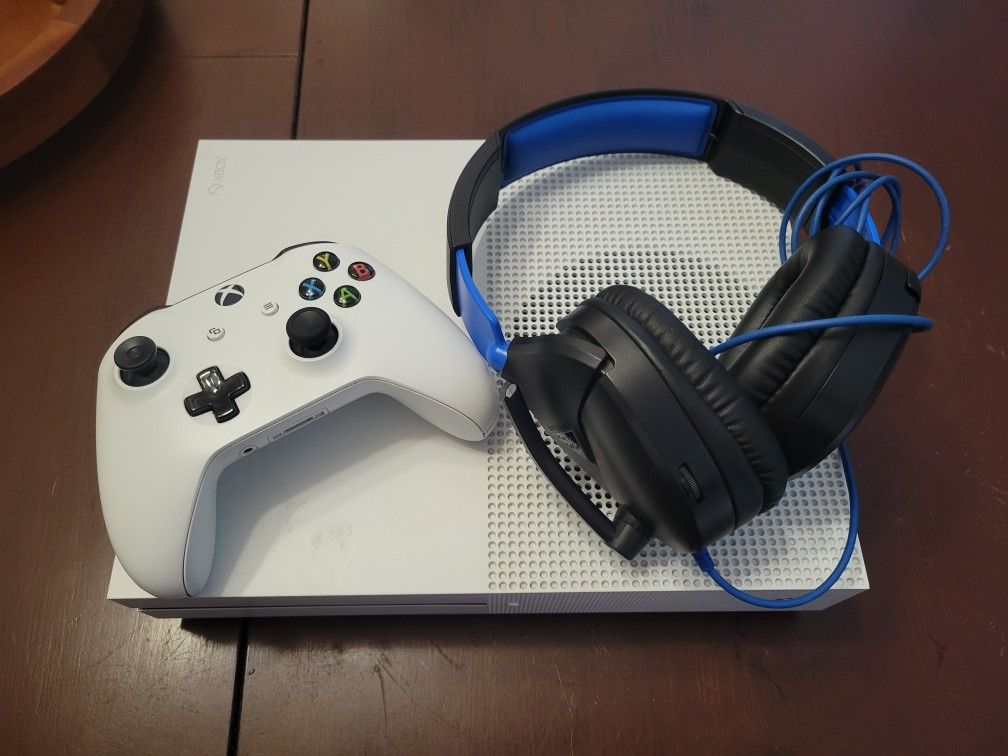 Xbox One S + Turtle Beach Recon 70 Headset